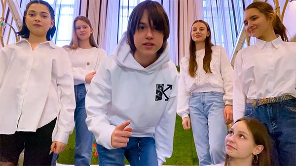 Безопасный интернет - мошенникам нет! (команда "Арт-медиа", видео для Семейного IT-марафона 2022) Безопасный интернет - мошенникам нет! (команда "Арт-медиа", видео для Семейного IT-марафона 2022)